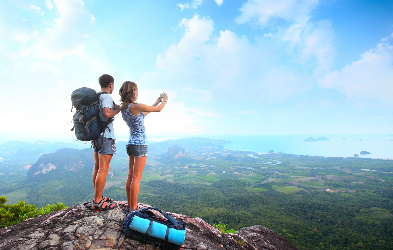 Women and girl turists